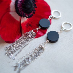 Эти серьги могут быть как повседневным, так и вечерним вариантом! Отличный подарок на 8 марта себе или кому-то